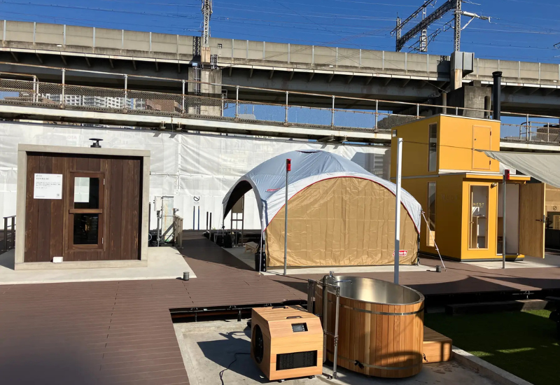 全国7種類のサウナ小屋が集結！複合アウトドア施設「リトデポ」がJR大宮駅西口にオープン