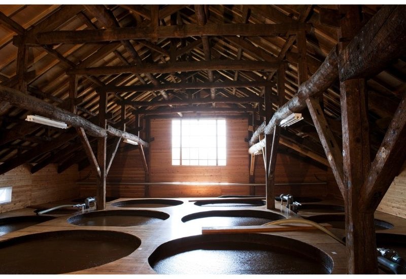 330年以上の歴史を持つ老舗醤油蔵「柴沼醤油醸造」、桶職人による木桶の入れ替え作業を約10日間にわたり公開