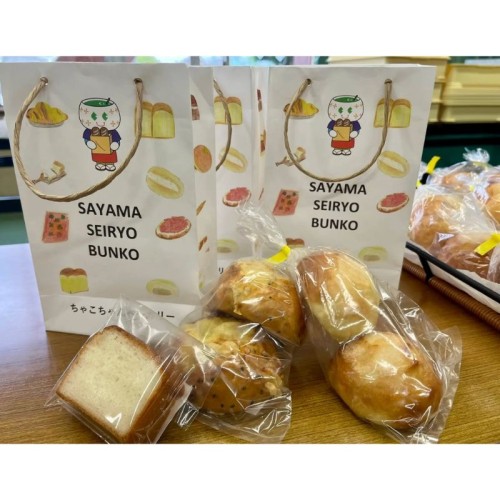 狭山特別支援学校分校の手づくりパン販売会を奥富公民館で定期開催。地域交流と実践学習の場に