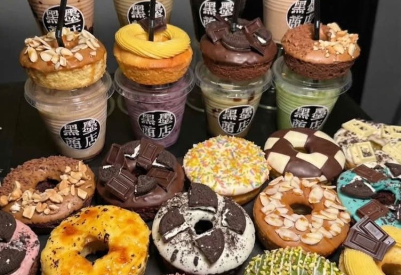 【高崎市】SNS映えで話題の夜ドーナツ＆アサイーボウル専門店「黒墨商店」が6月26日にプレオープン　