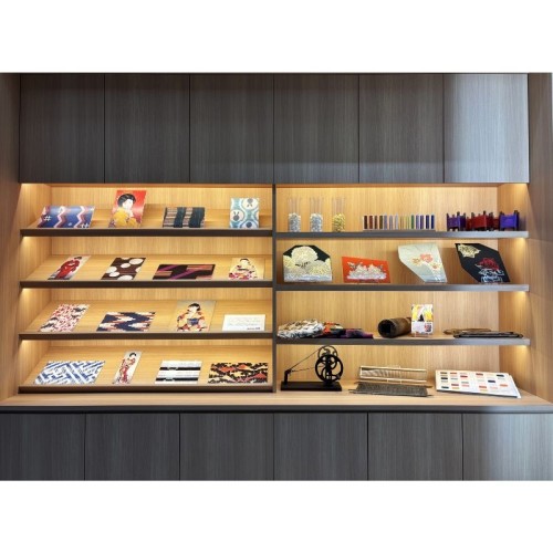 「足利銘仙」の魅力を次世代へ継承!栃木トヨタ足利店で「織物道具」や「デザイン原画」などを展示し、 地域の織物文化を発信