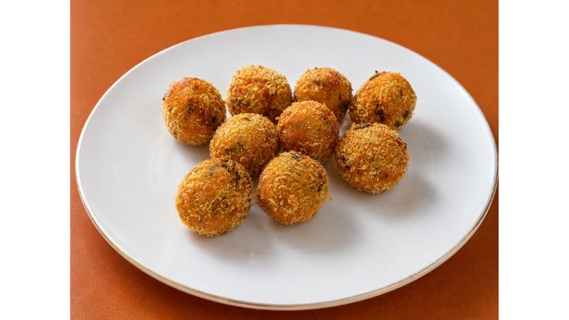 秩父の食材を使ったご当地ひと口コロッケ「ちちぶコロコロ」が、10年以上の時を経て復活!